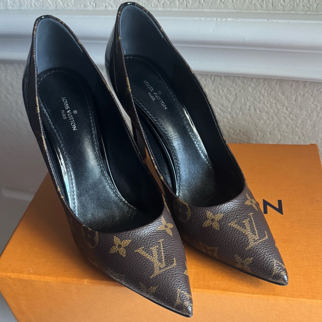 Louis Vuitton Monogram Cherie Pumps Size 8.5